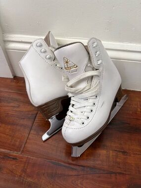 Jackson Youth Figure Skates size 11.5